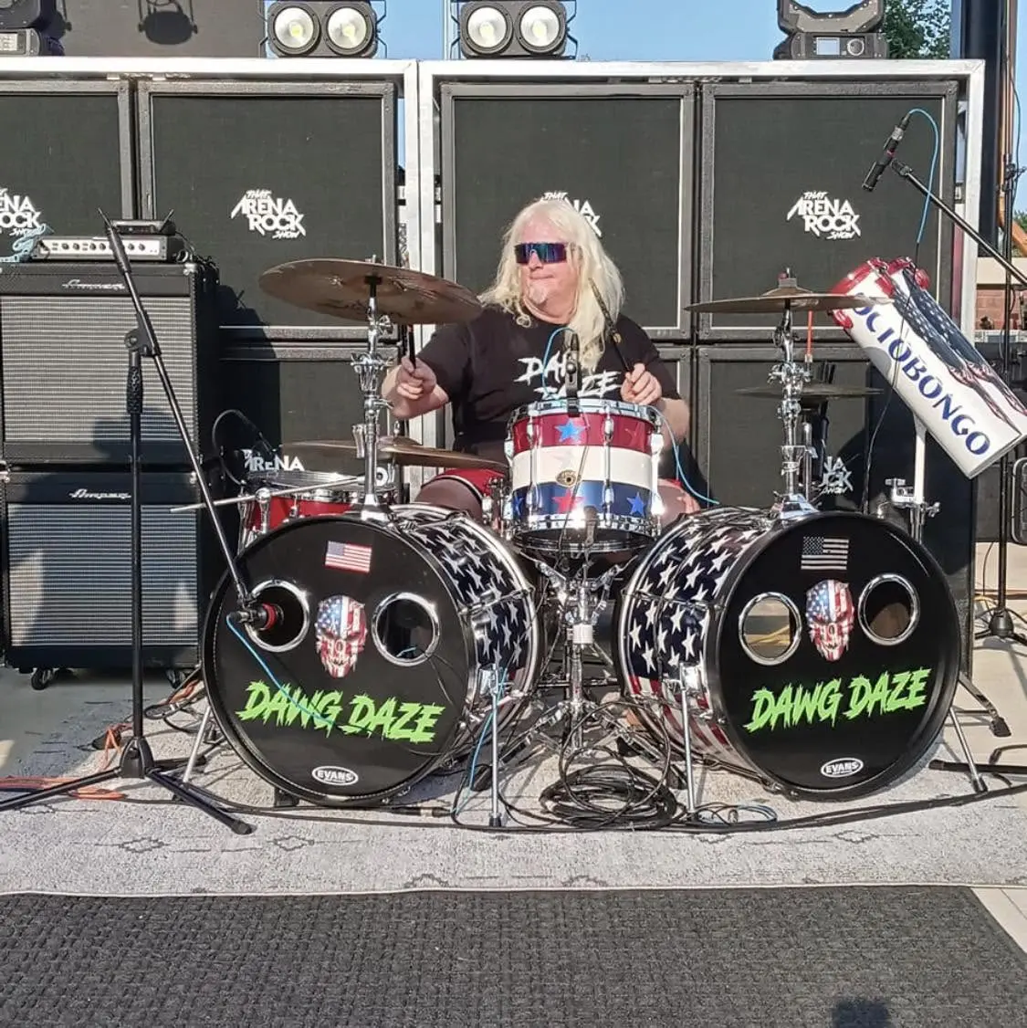 Dave Wallace performing with DAWG DAZE